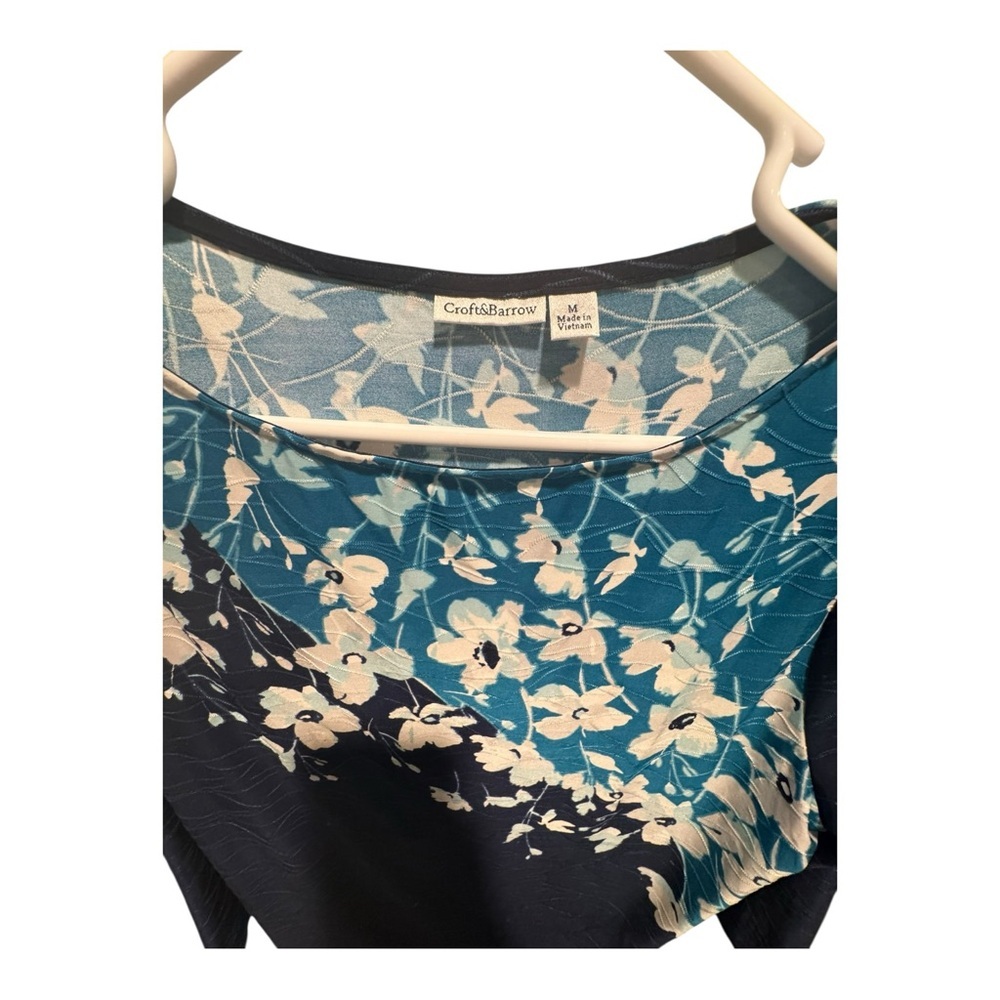 Croft & Barrow Black and Cream Asymmetrical Fitted Blouse - Picture 2 of 3